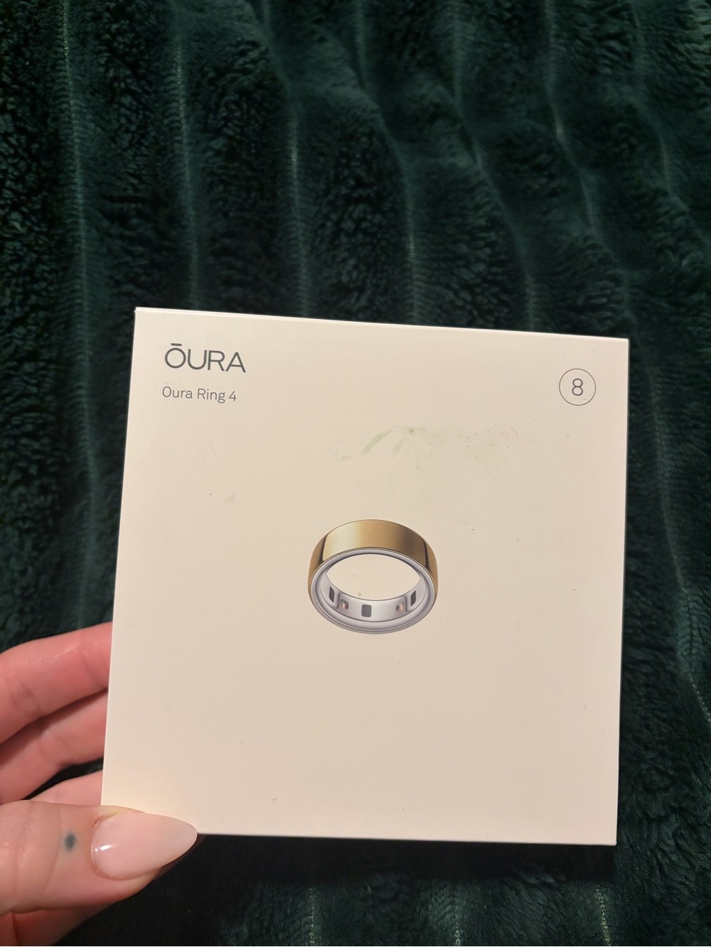 Oura Ring 4 - Gold and White Packaging